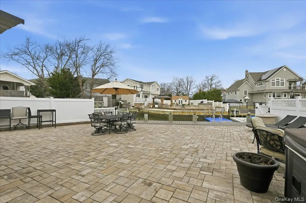 3 Neptune Place Massapequa NY 11758
