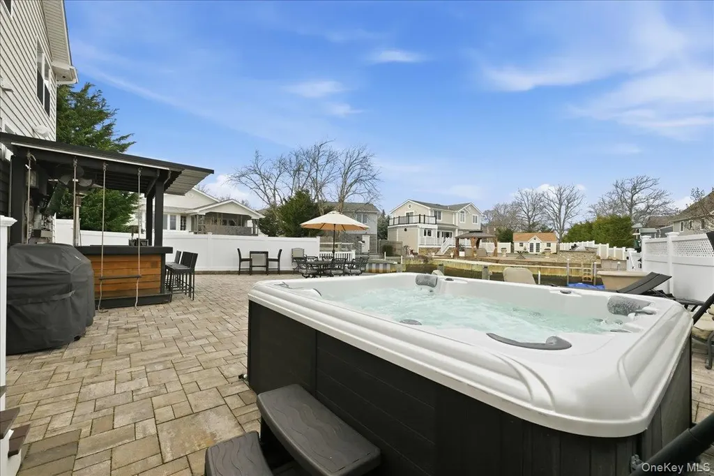 3 Neptune Place Massapequa NY 11758