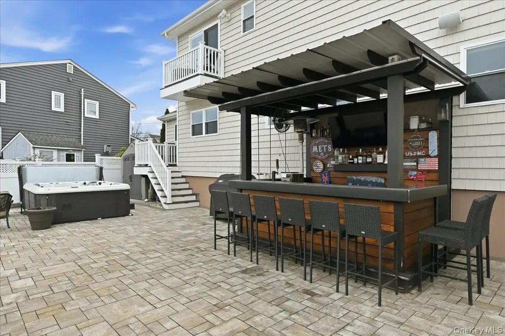3 Neptune Place Massapequa NY 11758