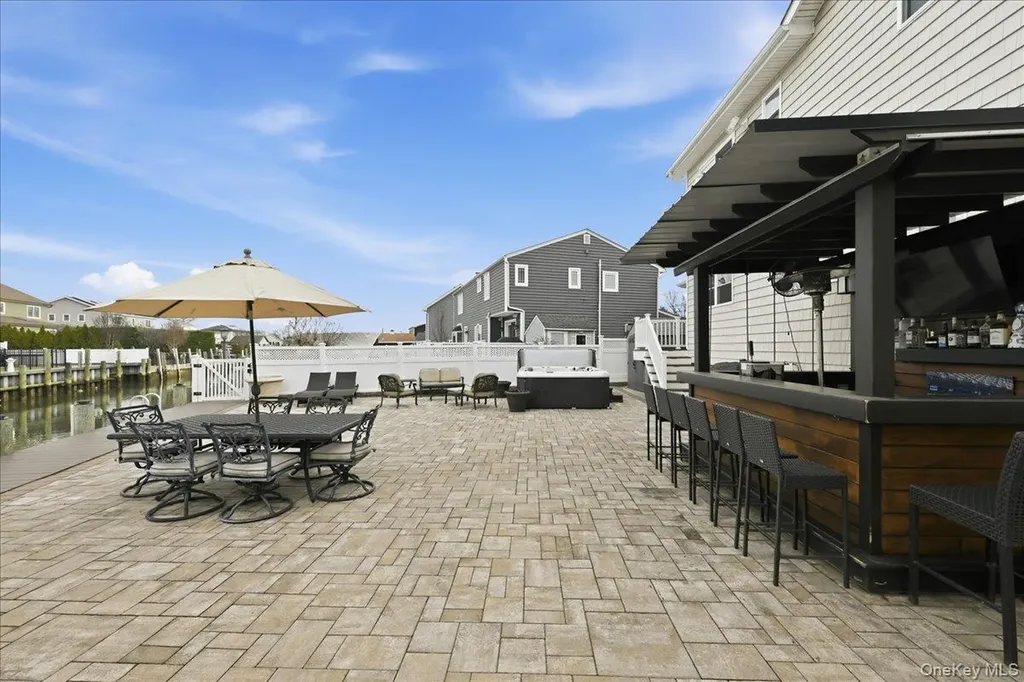 3 Neptune Place Massapequa NY 11758