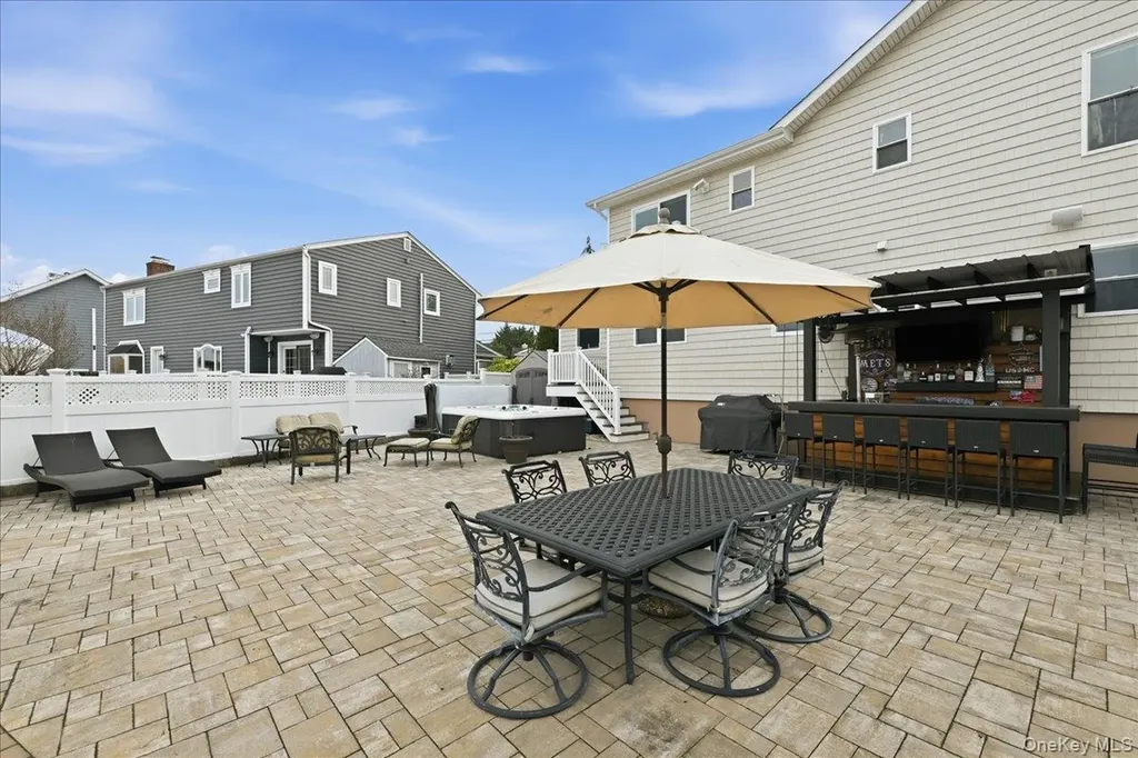 3 Neptune Place Massapequa NY 11758