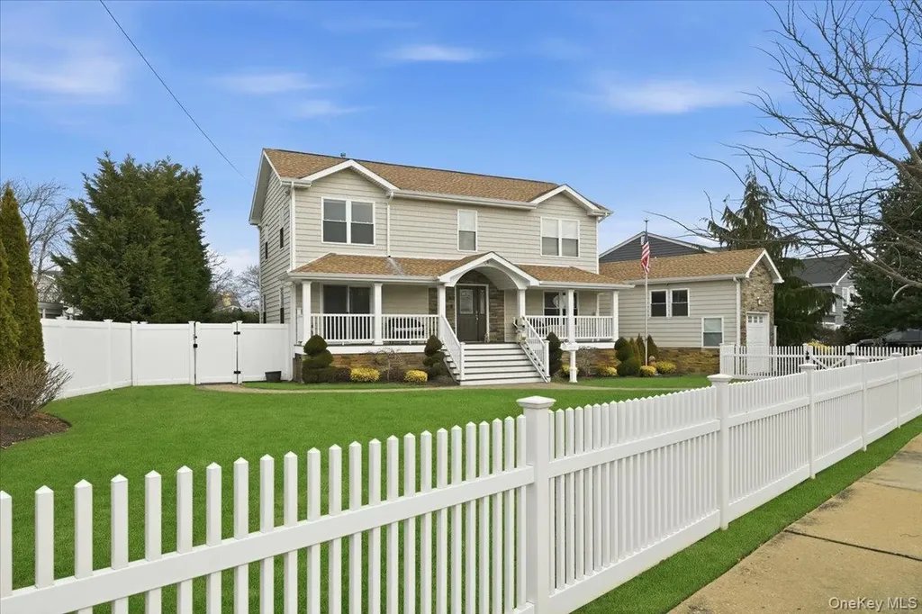 3 Neptune Place Massapequa NY 11758