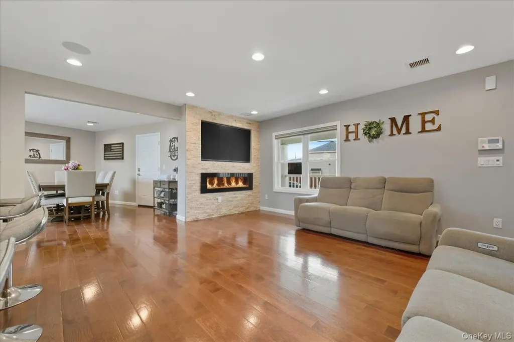 3 Neptune Place Massapequa NY 11758