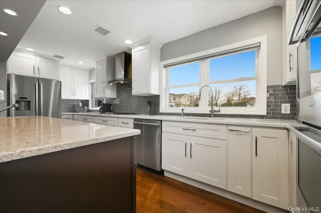 3 Neptune Place Massapequa NY 11758