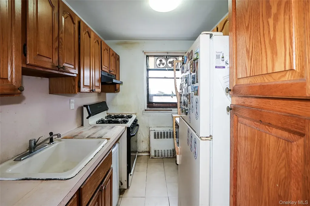 196-23 73rd Avenue Fresh Meadows NY 11365