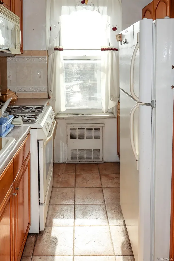 1332 Metropolitan Avenue Bronx NY 10462