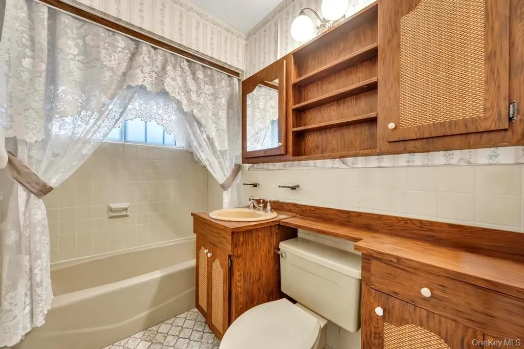 10 Grape Lane Hicksville NY 11801
