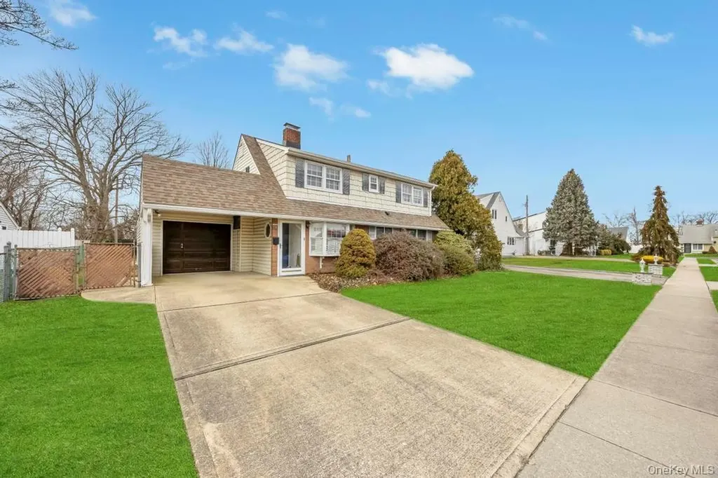 10 Grape Lane Hicksville NY 11801