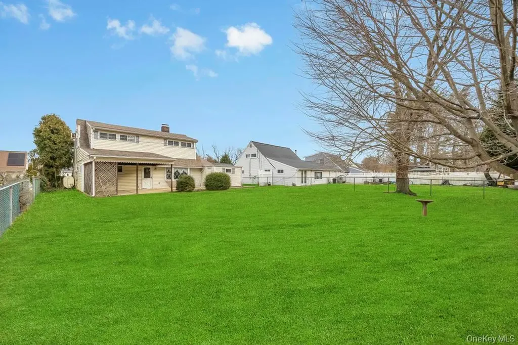 10 Grape Lane Hicksville NY 11801