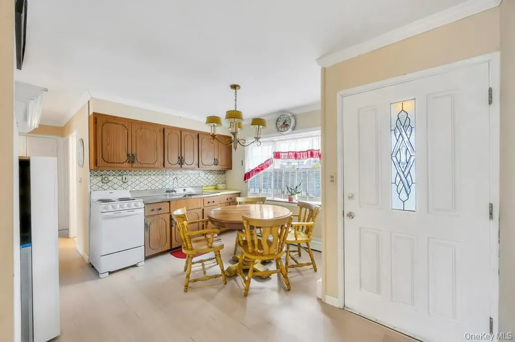 10 Grape Lane Hicksville NY 11801