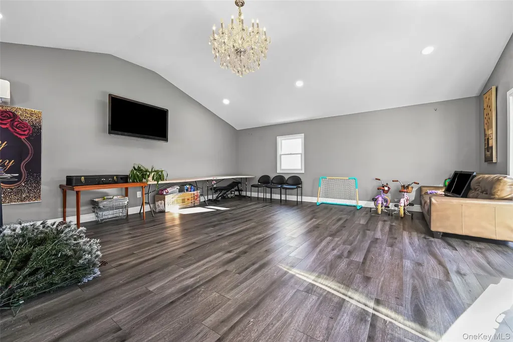 4185 Harriet Road Bethpage NY 11714