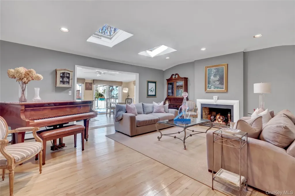 1993 Lowell Lane Merrick NY 11566