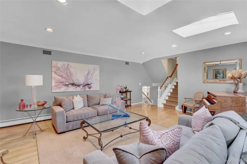 1993 Lowell Lane Merrick NY 11566