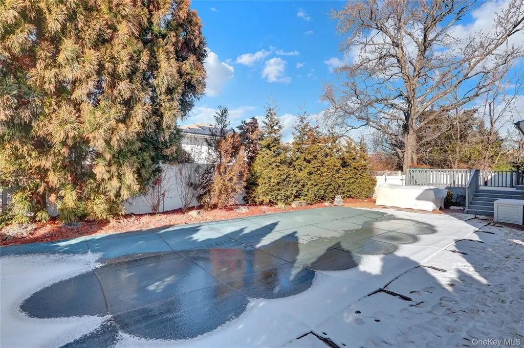 1993 Lowell Lane Merrick NY 11566