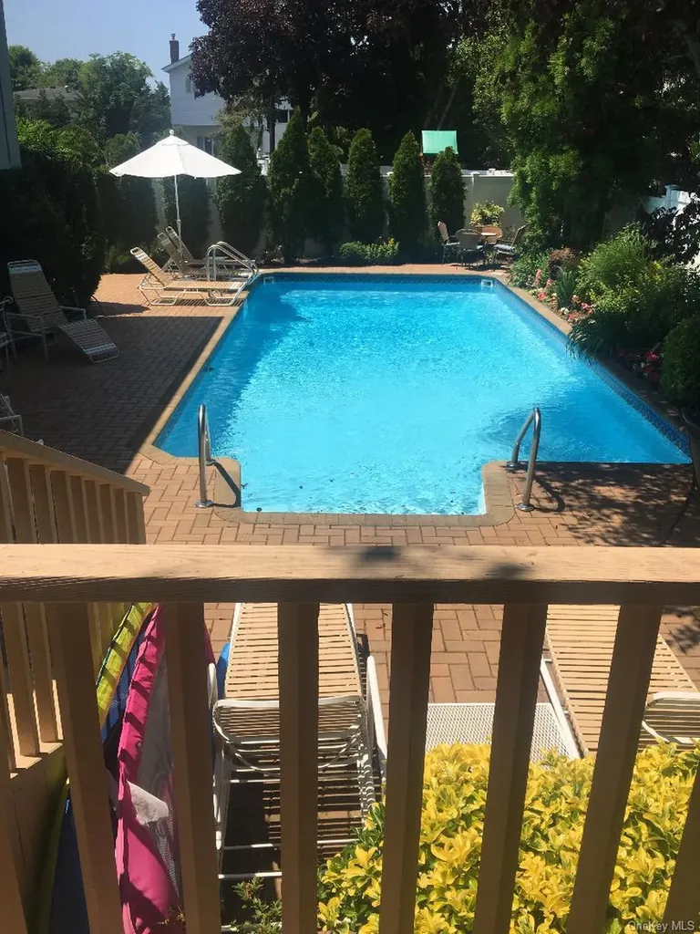 1993 Lowell Lane Merrick NY 11566