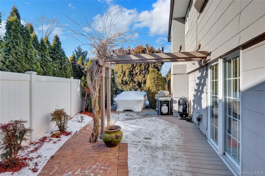 1993 Lowell Lane Merrick NY 11566