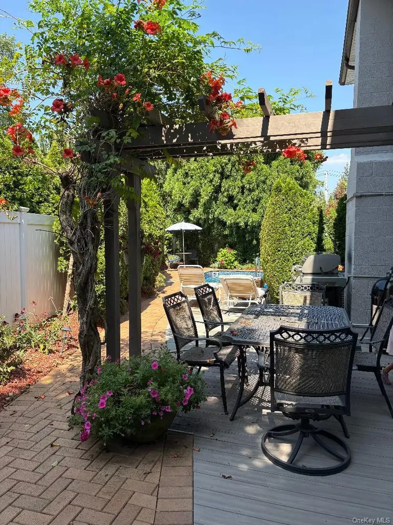 1993 Lowell Lane Merrick NY 11566
