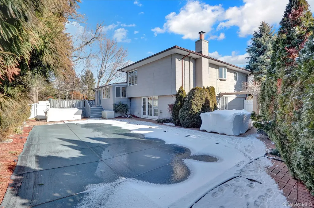 1993 Lowell Lane Merrick NY 11566