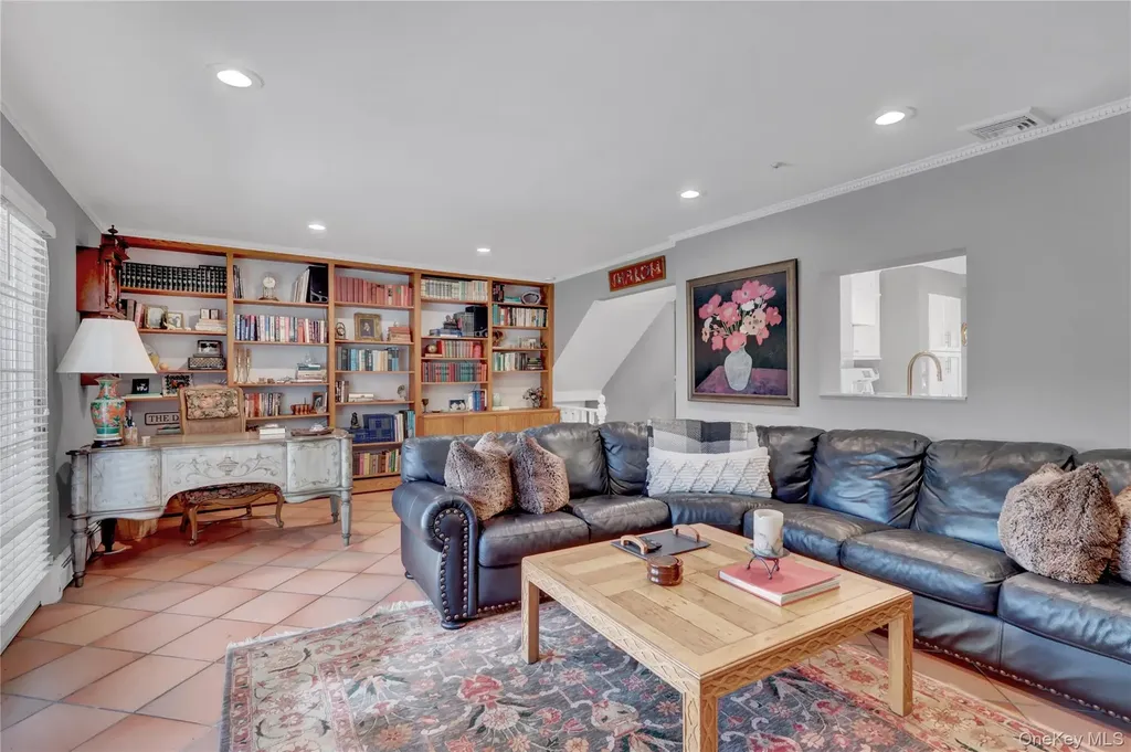 1993 Lowell Lane Merrick NY 11566
