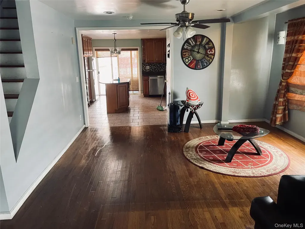 276 Benson Avenue Elmont NY 11003