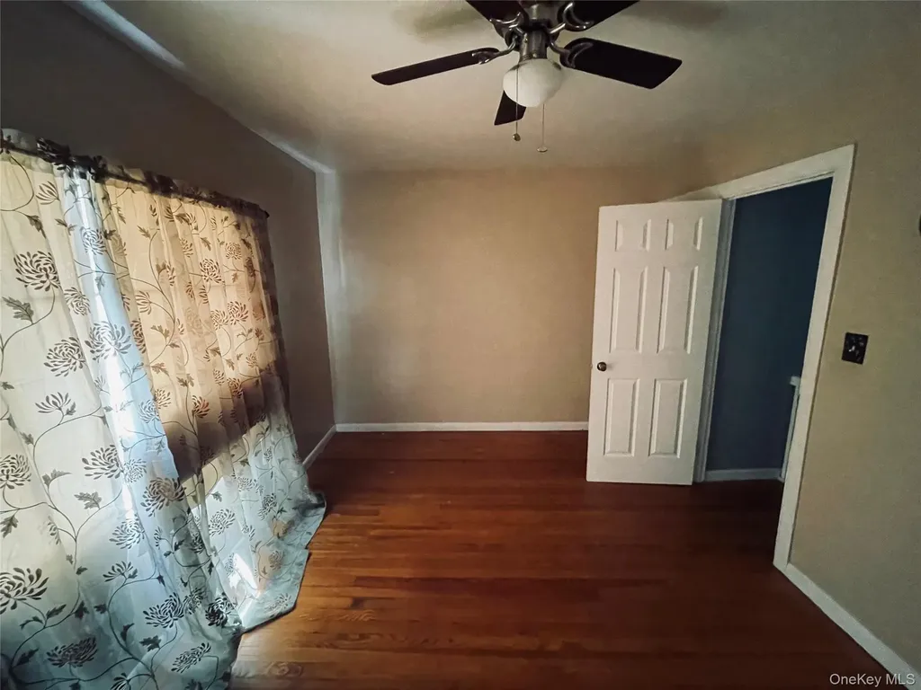 276 Benson Avenue Elmont NY 11003