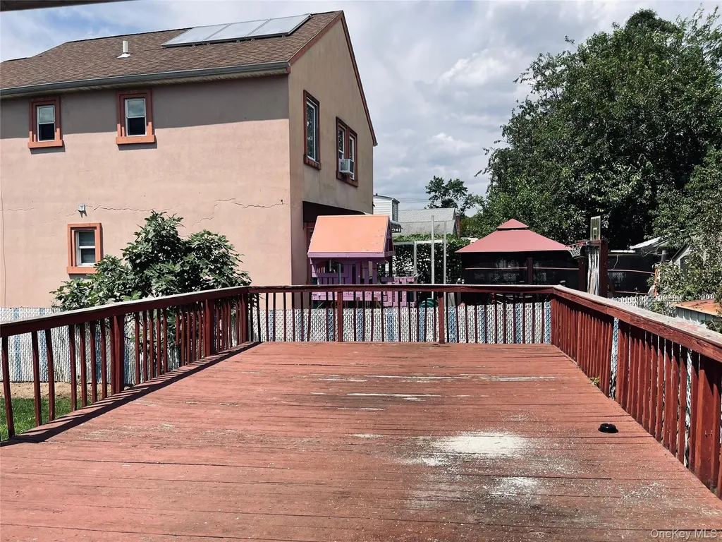 276 Benson Avenue Elmont NY 11003