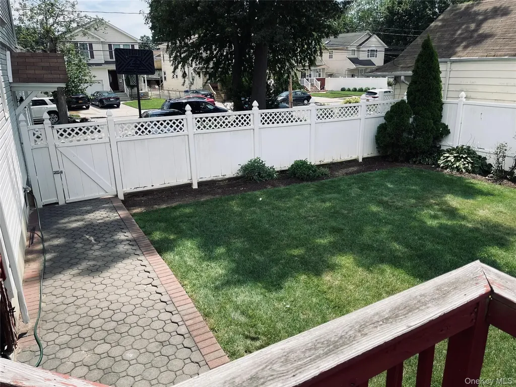 276 Benson Avenue Elmont NY 11003