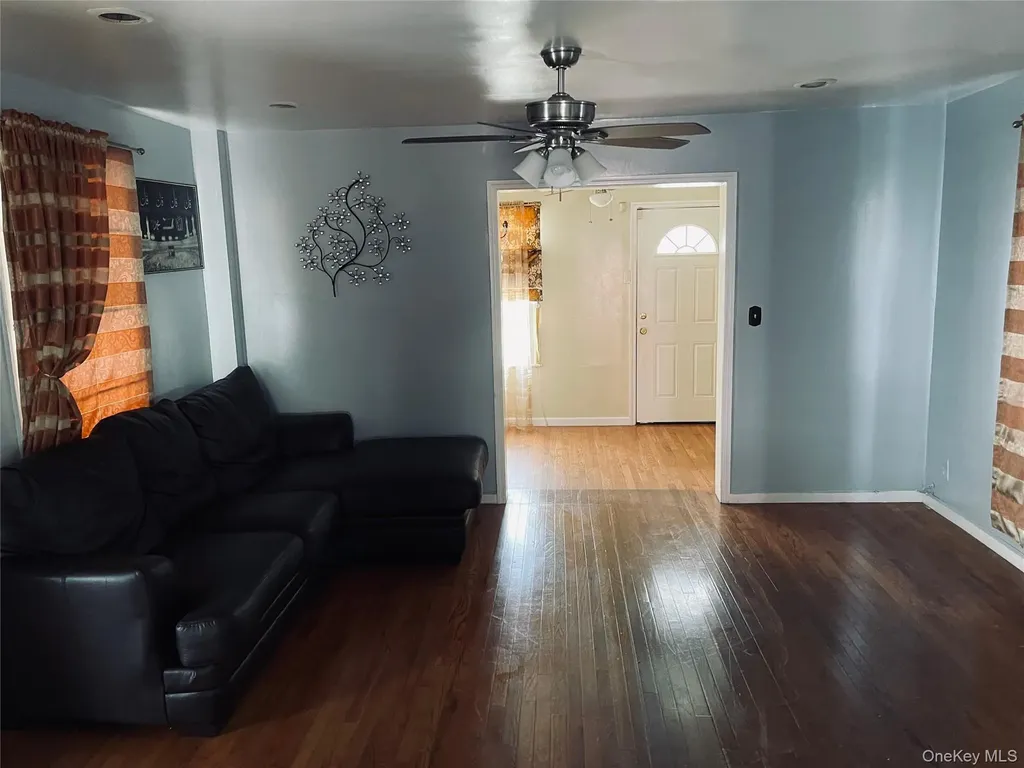 276 Benson Avenue Elmont NY 11003