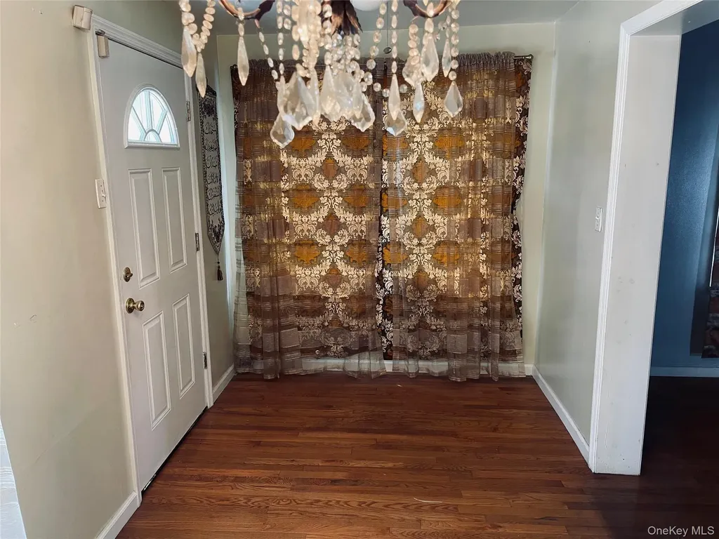 276 Benson Avenue Elmont NY 11003