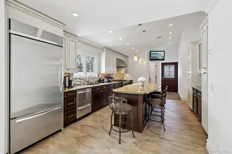 10 Foxwood Lane Thornwood NY 10594