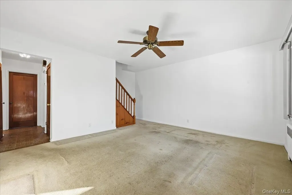 537 8th Avenue New Hyde Park NY 11040