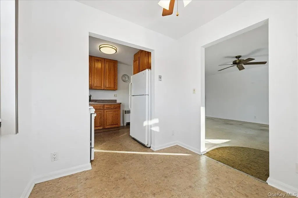 537 8th Avenue New Hyde Park NY 11040