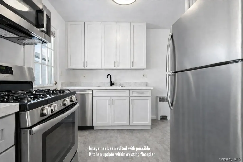 537 8th Avenue New Hyde Park NY 11040
