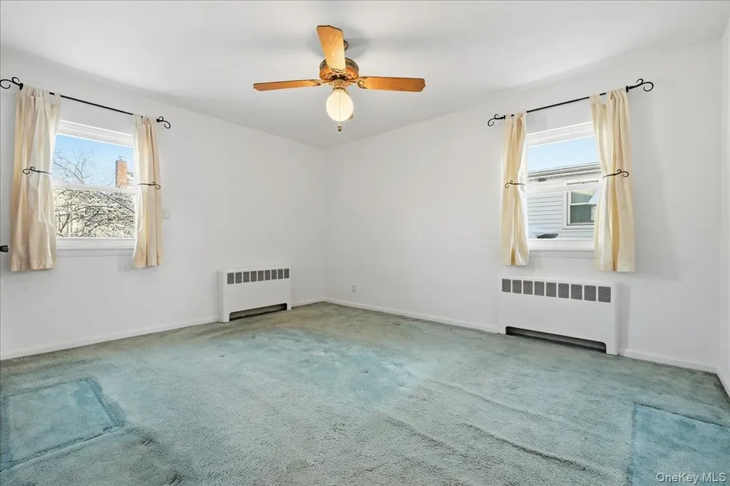 537 8th Avenue New Hyde Park NY 11040