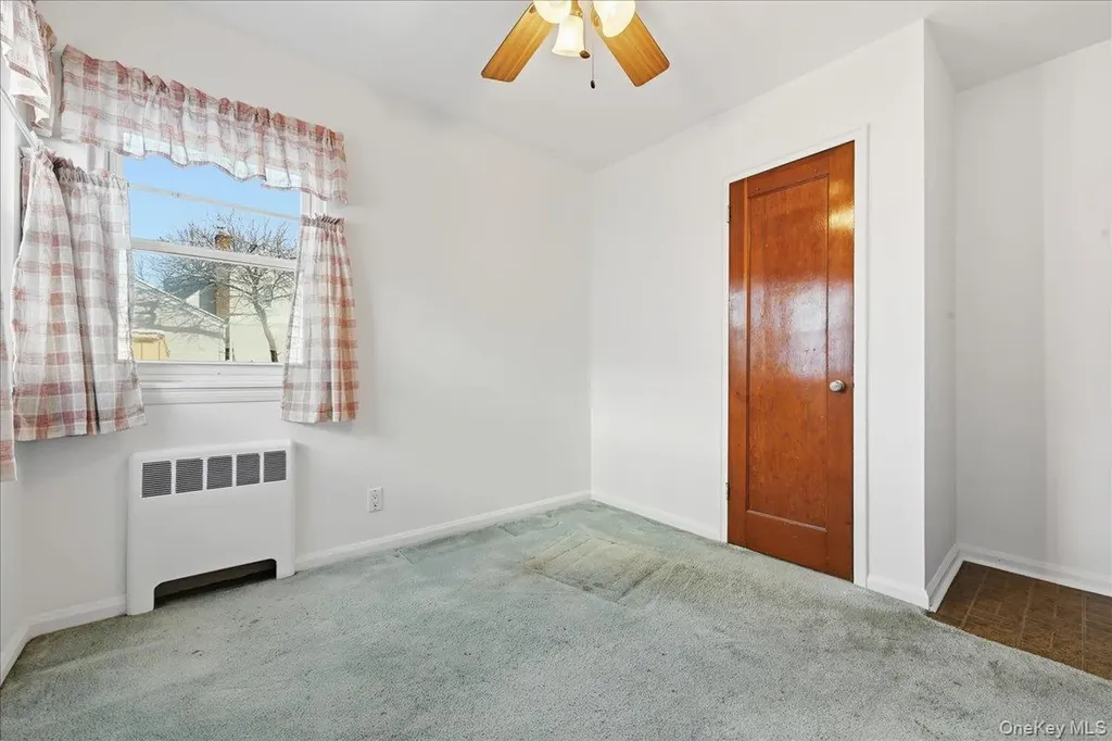 537 8th Avenue New Hyde Park NY 11040
