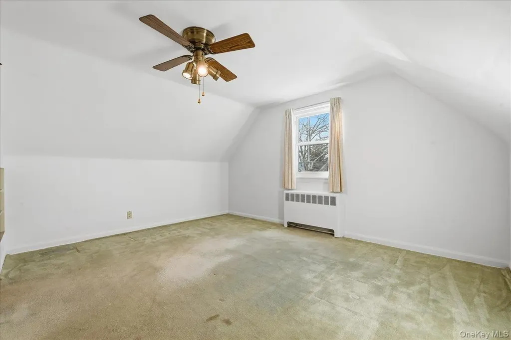 537 8th Avenue New Hyde Park NY 11040