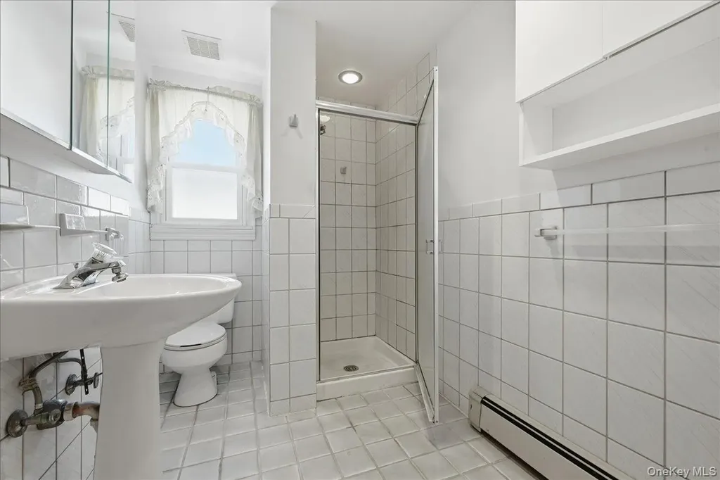537 8th Avenue New Hyde Park NY 11040