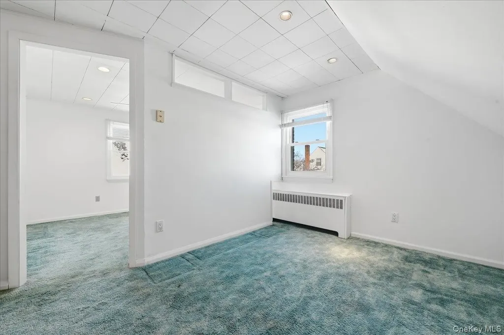 537 8th Avenue New Hyde Park NY 11040