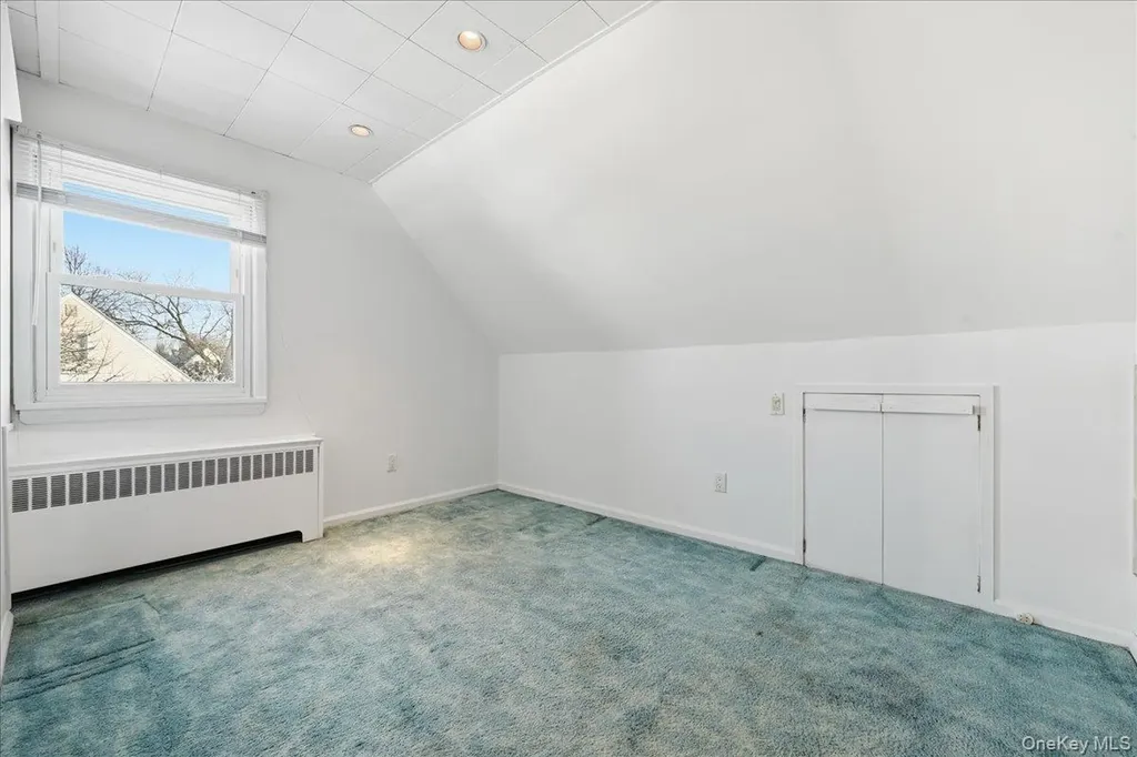 537 8th Avenue New Hyde Park NY 11040