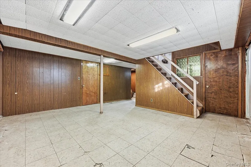 537 8th Avenue New Hyde Park NY 11040