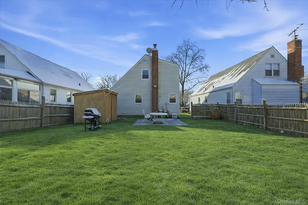 537 8th Avenue New Hyde Park NY 11040