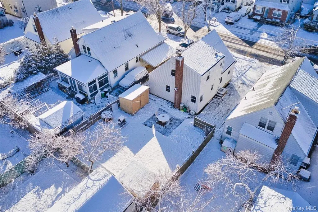 537 8th Avenue New Hyde Park NY 11040