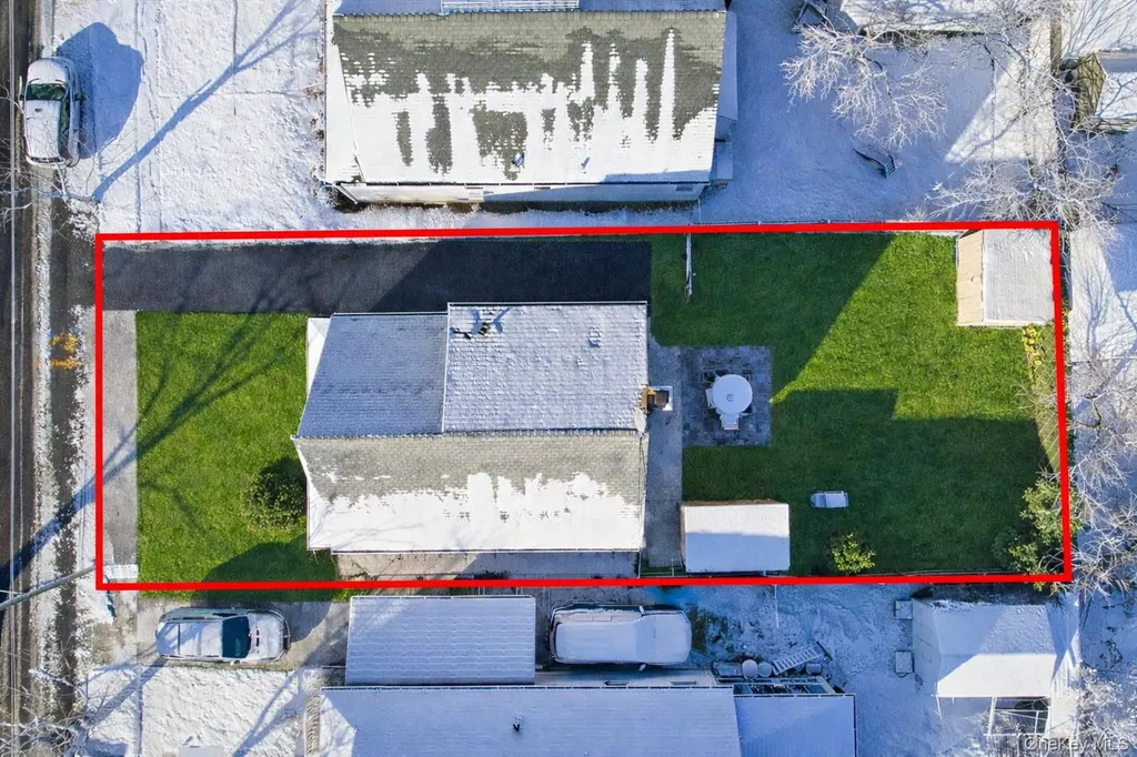 537 8th Avenue New Hyde Park NY 11040