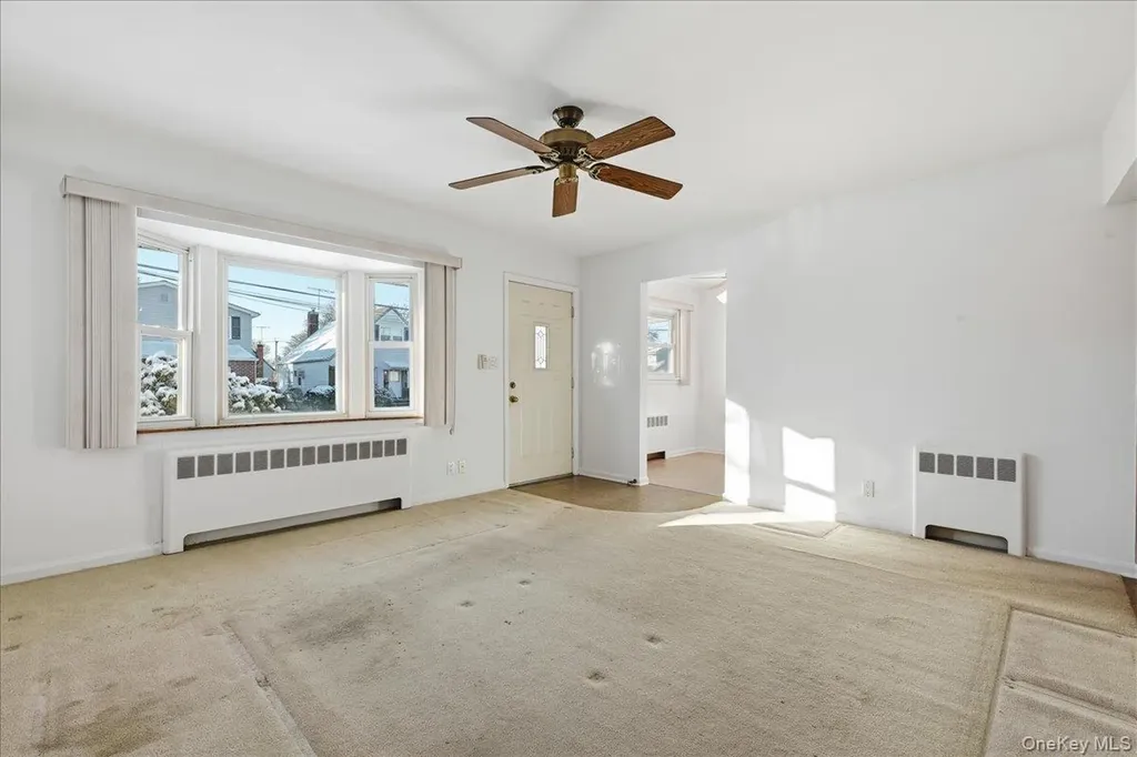 537 8th Avenue New Hyde Park NY 11040
