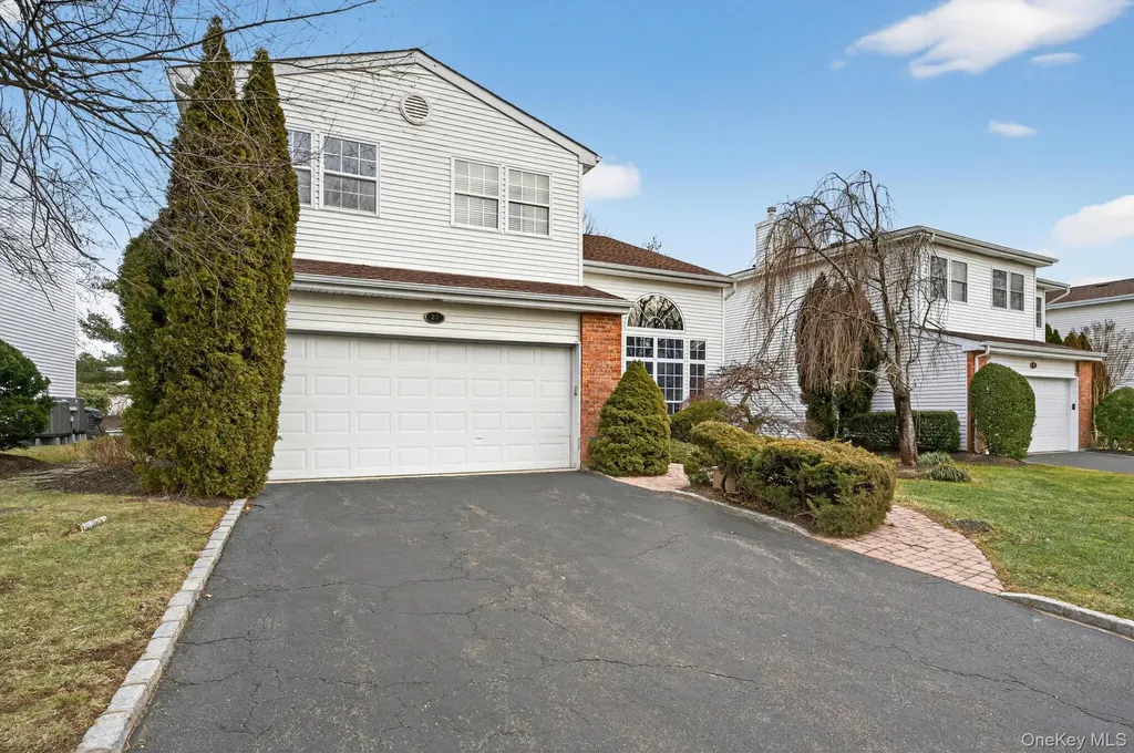 27 Hamlet Drive Commack NY 11725