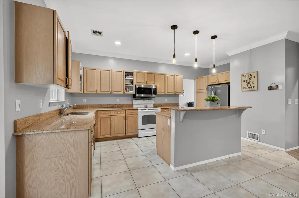 27 Hamlet Drive Commack NY 11725
