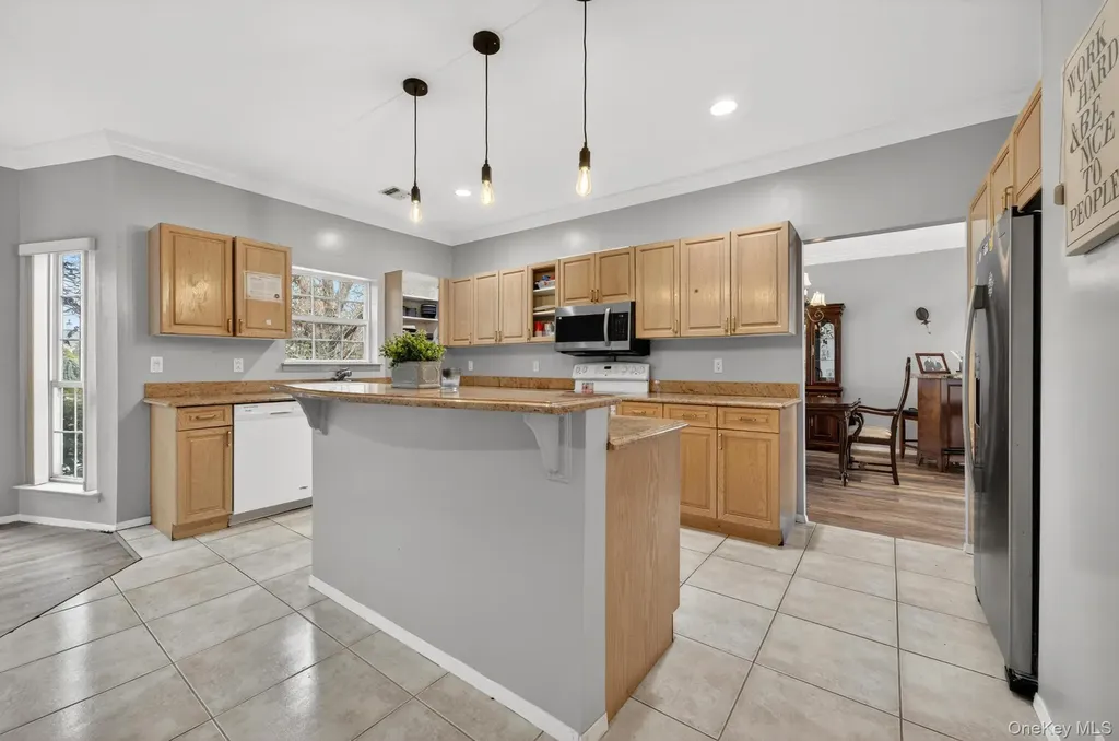 27 Hamlet Drive Commack NY 11725