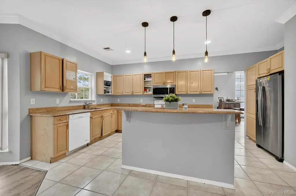 27 Hamlet Drive Commack NY 11725