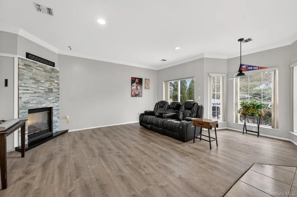27 Hamlet Drive Commack NY 11725