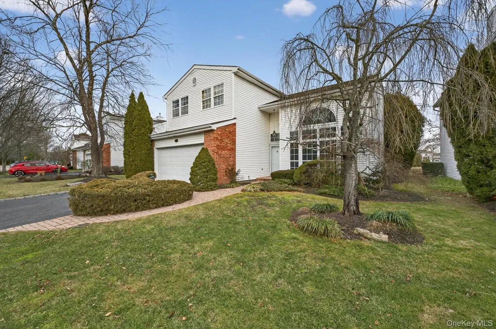 27 Hamlet Drive Commack NY 11725